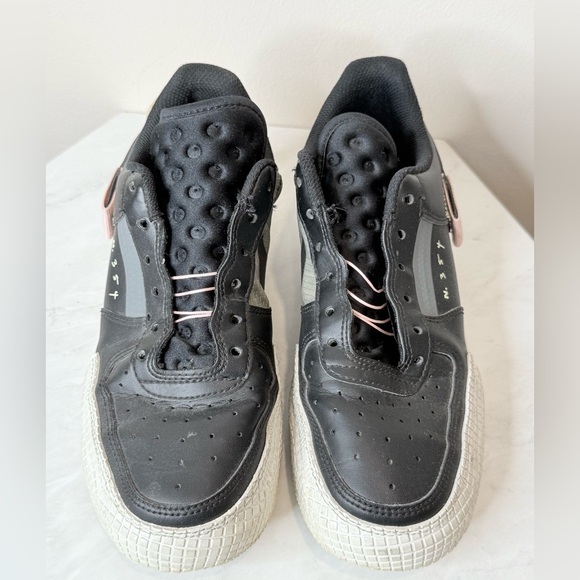 🔥Nike Air Black and White Sneakers🔥 - Picture 2 of 5